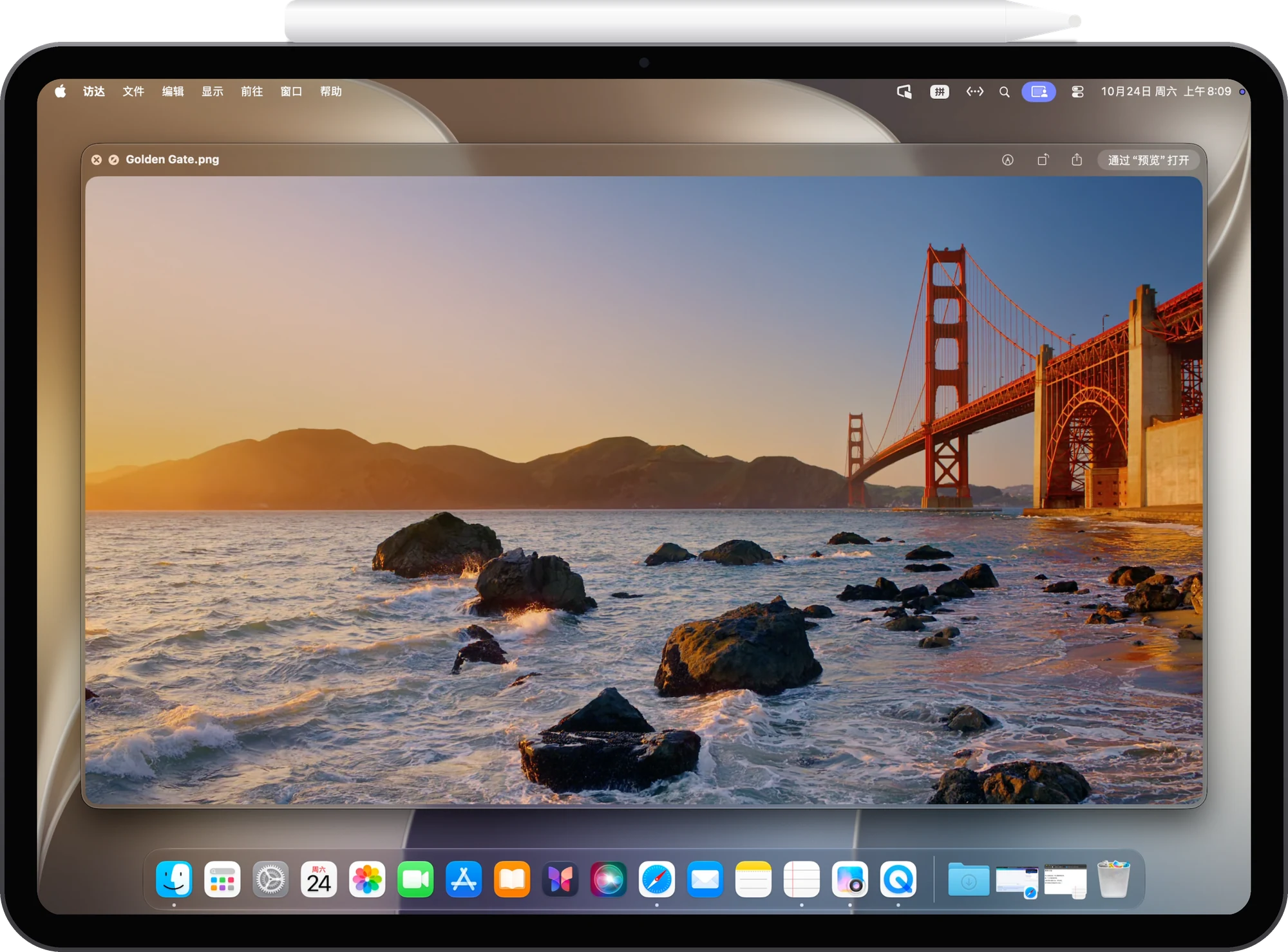 在 iPad Pro 上用 Mac 的「預覽程式」打開一張金門大橋的照片